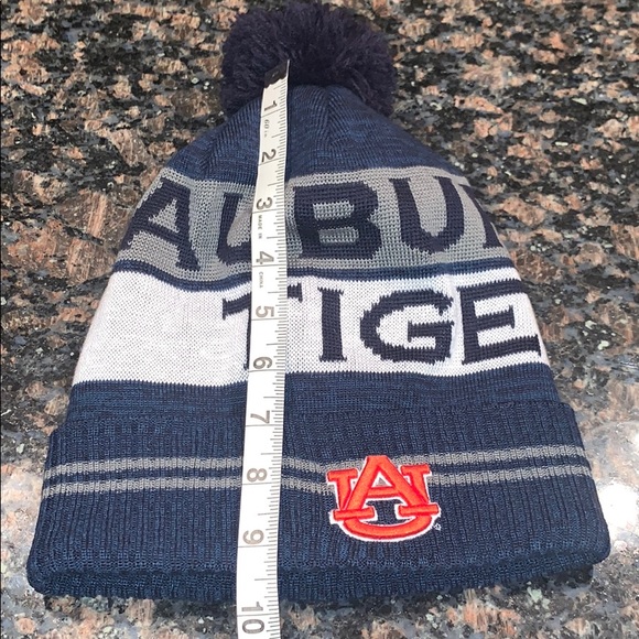 NWOT Under Armour toboggan - Picture 2 of 6